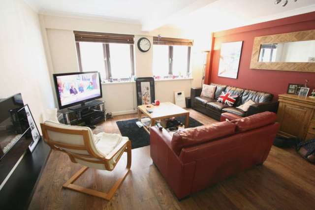  Image of 2 bedroom Apartment to rent in Dickinson Street Manchester M1 at Dickinson Street  Manchester, M1 4LX