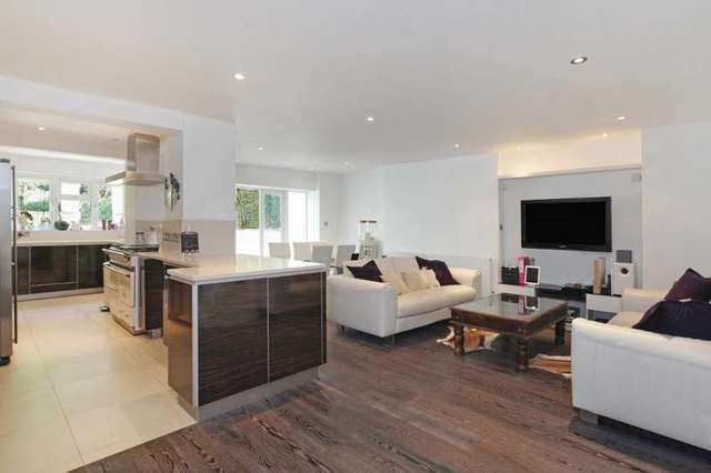  Image of 1 bedroom Flat to rent in Upper Addison Gardens London W14 at Upper Addison Gardens  London, W14 8AL
