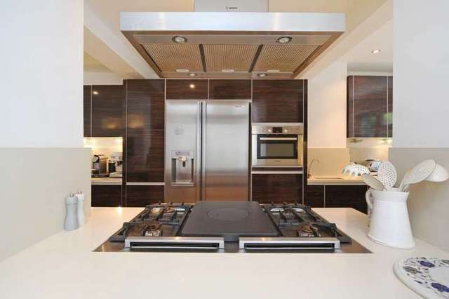  Image of 1 bedroom Flat to rent in Upper Addison Gardens London W14 at Upper Addison Gardens  London, W14 8AL