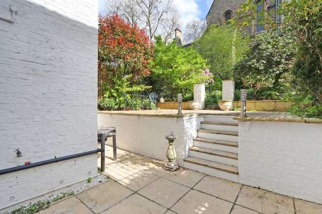  Image of 1 bedroom Flat to rent in Upper Addison Gardens London W14 at Upper Addison Gardens  London, W14 8AL