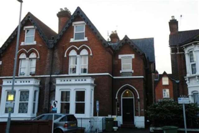  Image of 1 bedroom Flat to rent in Victoria Road North Southsea PO5 at Southsea, PO5 1PP