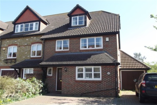  Image of 4 bedroom Property to rent in Virginia Place Cobham KT11 at Cobham, KT11 1AE
