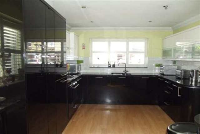  Image of 4 bedroom Property to rent in Virginia Place Cobham KT11 at Cobham, KT11 1AE
