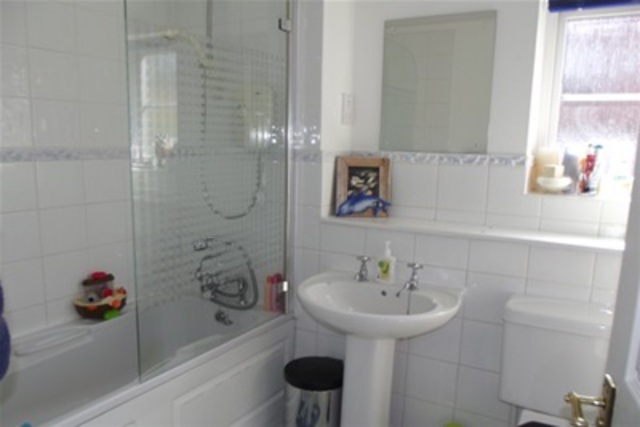  Image of 4 bedroom Property to rent in Virginia Place Cobham KT11 at Cobham, KT11 1AE