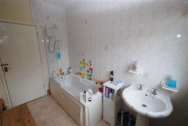  Image of 4 bedroom Terraced house for sale in Wainfleet Road Skegness PE25 at Skegness, PE25 3RG