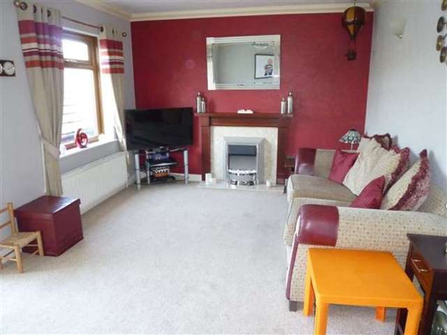  Image of 3 bedroom Detached house for sale in Waingate Linthwaite Huddersfield HD7 at Linthwaite, HD7 5NR