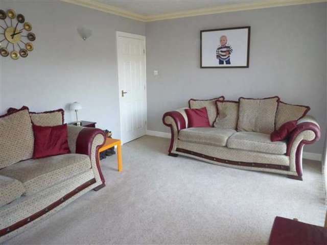  Image of 3 bedroom Detached house for sale in Waingate Linthwaite Huddersfield HD7 at Linthwaite, HD7 5NR