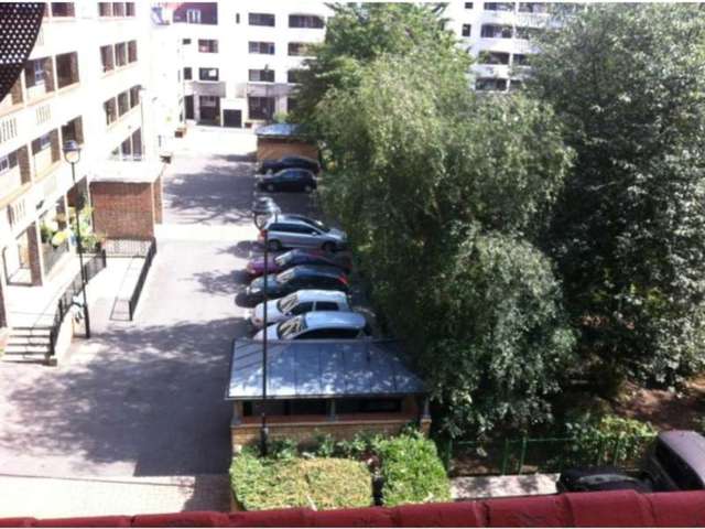 Image of 3 bedroom Flat to rent in Phoenix Road London NW1 at London, NW1 1ER