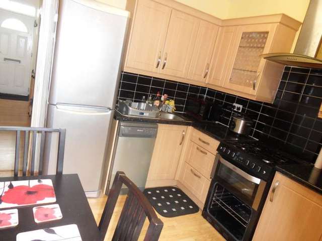  Image of 3 bedroom Flat to rent in Phoenix Road London NW1 at London, NW1 1ER