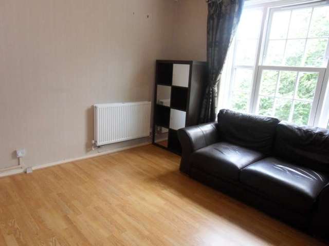  Image of 3 bedroom Flat to rent in Phoenix Road London NW1 at London, NW1 1ER