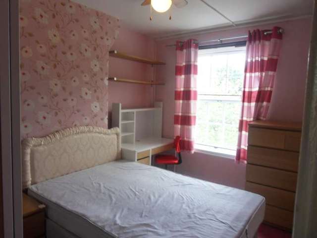  Image of 3 bedroom Flat to rent in Phoenix Road London NW1 at London, NW1 1ER