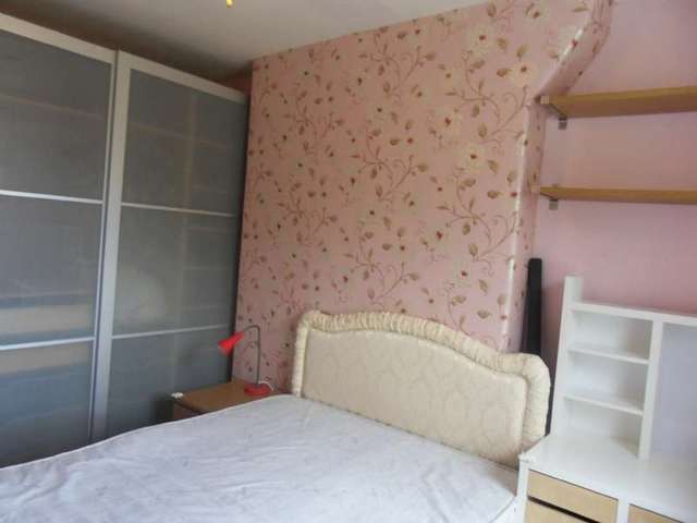  Image of 3 bedroom Flat to rent in Phoenix Road London NW1 at London, NW1 1ER
