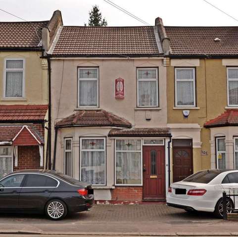  Image of 3 bedroom Detached house to rent in Wanstead Park Road Cranbrook Ilford IG1 at Wanstead Park Road  London, IG1 3TH
