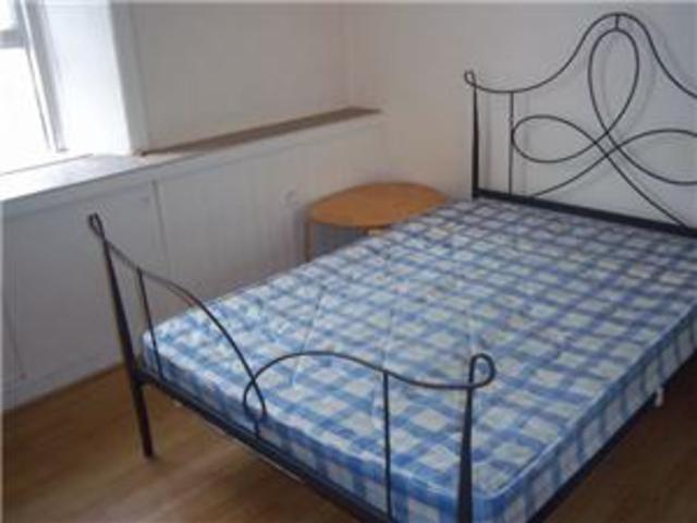  Image of 2 bedroom Flat to rent in Watson Crescent Edinburgh EH11 at Polwarth Edinburgh Edinburgh, EH11 1HA