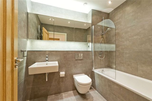  Image of 2 bedroom Flat to rent in West Heath Road London NW3 at West Heath Road Array Swiss Cottage, NW3 7TT
