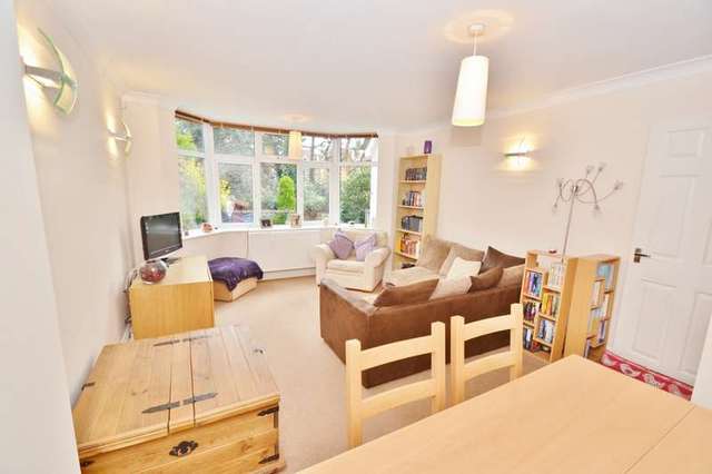  Image of 1 bedroom Flat to rent in Alumdale Road Westbourne Bournemouth BH4 at Bournemouth, BH4 8HX