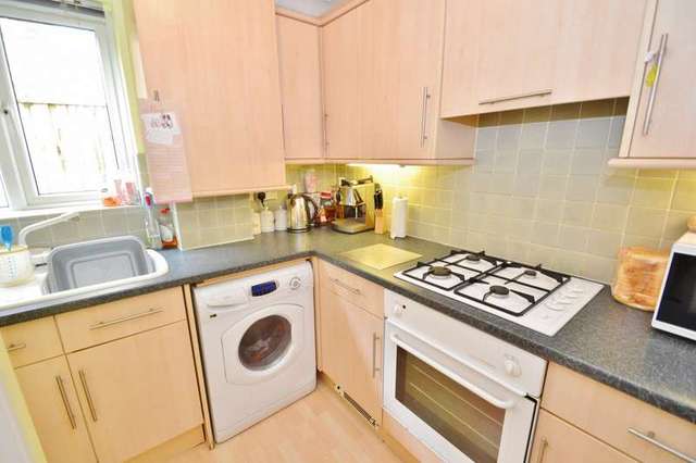  Image of 1 bedroom Flat to rent in Alumdale Road Westbourne Bournemouth BH4 at Bournemouth, BH4 8HX
