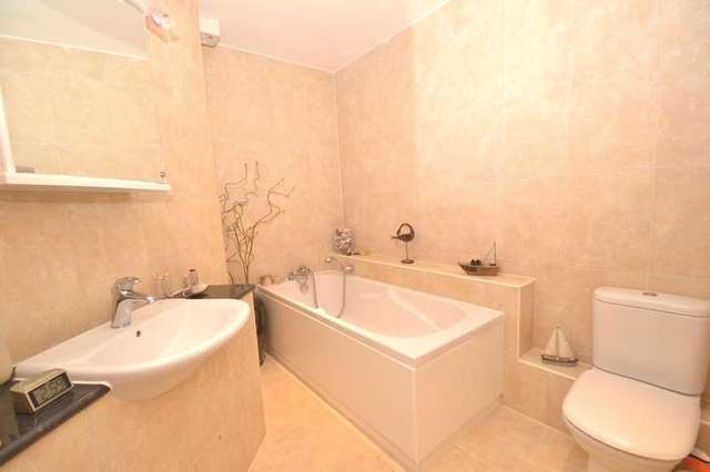  Image of 2 bedroom Flat to rent in Surrey Road Westbourne Bournemouth BH4 at 41a Surrey Road Westbourne Bournemouth, BH4 9JH