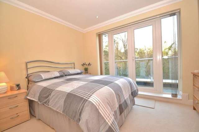  Image of 2 bedroom Flat to rent in Surrey Road Westbourne Bournemouth BH4 at 41a Surrey Road Westbourne Bournemouth, BH4 9JH