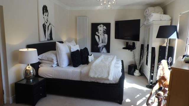  Image of 4 bedroom Detached house for sale in Western Road Benfleet SS7 at Western Road  Benfleet, SS7 2TN