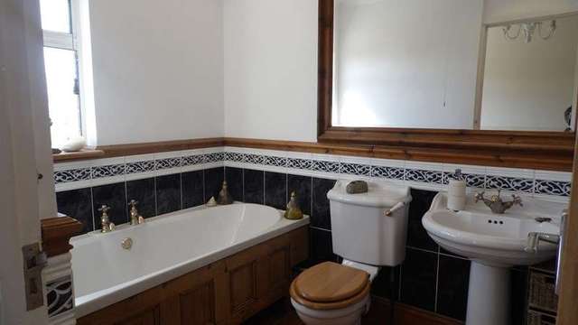  Image of 4 bedroom Detached house for sale in Western Road Benfleet SS7 at Western Road  Benfleet, SS7 2TN