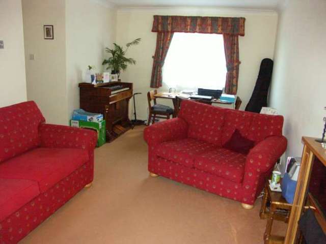 Image of 2 bedroom Apartment to rent in Western Road Tring HP23 at Western Road  Tring, HP23 4BT
