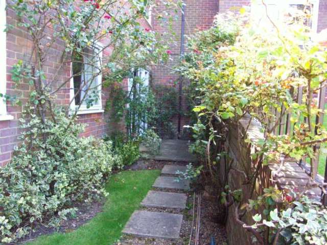  Image of 2 bedroom Apartment to rent in Western Road Tring HP23 at Western Road  Tring, HP23 4BT