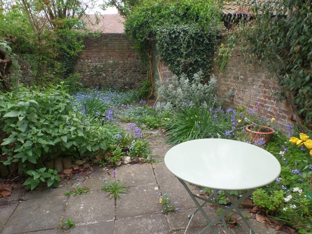  Image of 2 bedroom Detached house to rent in Westgate Chichester PO19 at Chichester, PO19 3EZ
