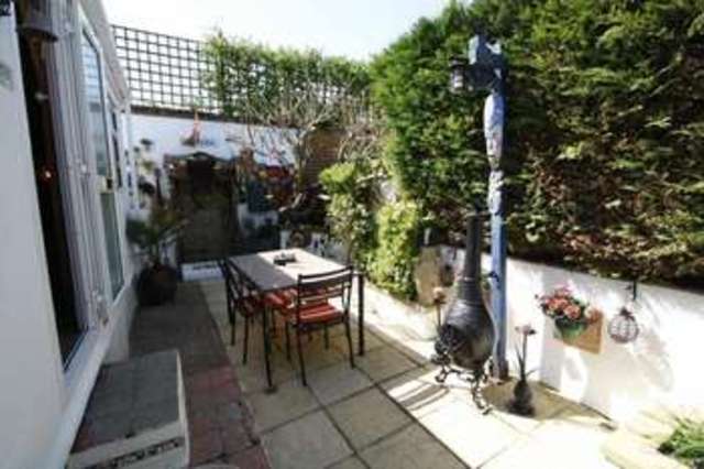 Image of 1 bedroom Property for sale in Westhorpe Park Westhorpe Marlow SL7 at Westhorpe  Marlow, SL7 3RH