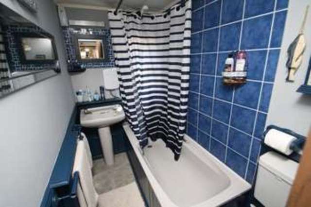 Image of 1 bedroom Property for sale in Westhorpe Park Westhorpe Marlow SL7 at Westhorpe  Marlow, SL7 3RH