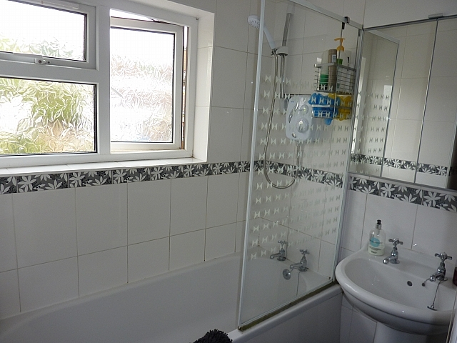  Image of 3 bedroom Terraced house to rent in Westmount Road London SE9 at Eltham  London, SE9 1NL