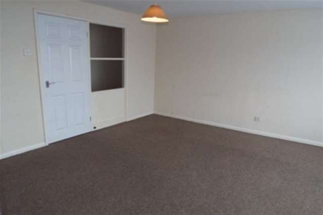  Image of 2 bedroom Flat to rent in Westonfields Drive Longton Stoke-on-Trent ST3 at Stoke-on-Trent, ST3 5JN