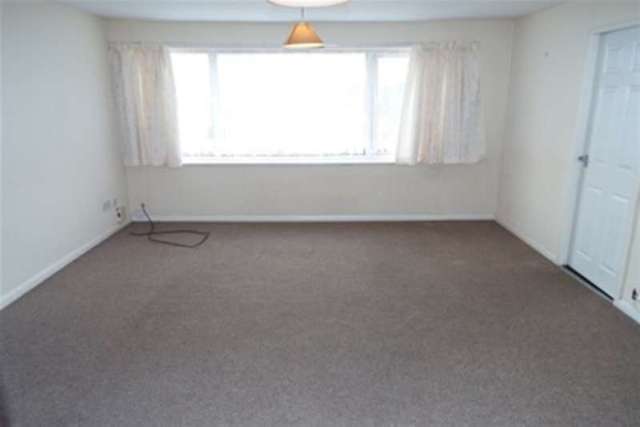  Image of 2 bedroom Flat to rent in Westonfields Drive Longton Stoke-on-Trent ST3 at Stoke-on-Trent, ST3 5JN