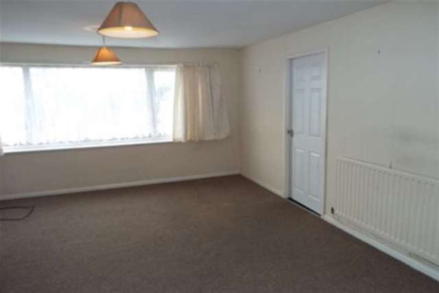 Image of 2 bedroom Flat to rent in Westonfields Drive Longton Stoke-on-Trent ST3 at Stoke-on-Trent, ST3 5JN