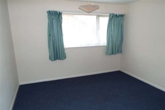  Image of 2 bedroom Flat to rent in Westonfields Drive Longton Stoke-on-Trent ST3 at Stoke-on-Trent, ST3 5JN