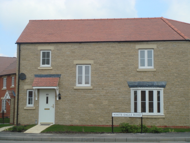  Image of 3 bedroom Semi-Detached house to rent in White Eagle Road Swindon SN25 at Haydon End  Swindon, SN25 1PY