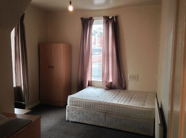  Image of 3 bedroom Flat to rent in Whitefield Terrace Newcastle upon Tyne NE6 at Whitefield Terrace Heaton Byker, NE6 5DU