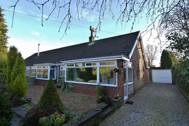  Image of 2 bedroom Bungalow for sale in Wigan Road Clayton-Le-Woods Chorley PR25 at Wigan Road Array Clayton-le-Woods, PR25 5SD