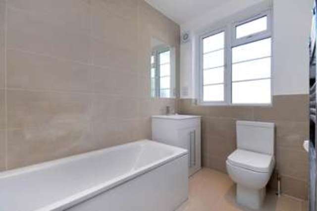  Image of 3 bedroom Flat to rent in Willesden Lane London NW6 at Willesden Green London Brondesbury Park, NW6 7PS