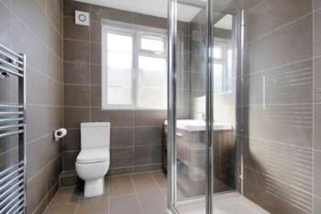  Image of 3 bedroom Flat to rent in Willesden Lane London NW6 at Willesden Green London Brondesbury Park, NW6 7PS