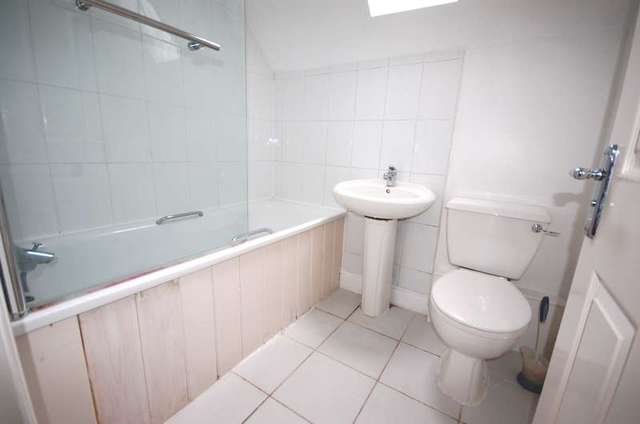  Image of 2 bedroom Flat to rent in Hyde Street Winchester SO23 at 33 Hyde Street  Winchester, SO23 7XJ