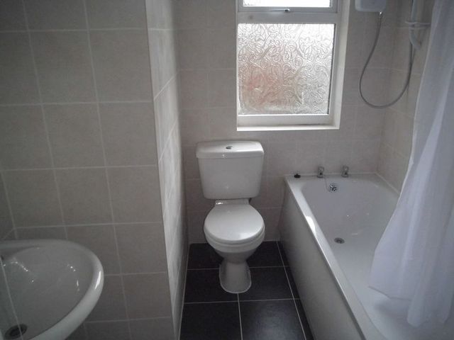  Image of 2 bedroom Flat to rent in Wingrove Gardens Fenham Newcastle upon Tyne NE4 at Wingrove Gardens Fenham Blakelaw, NE4 9HS
