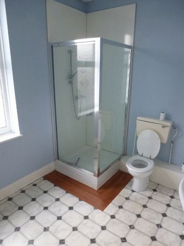  Image of 6 bedroom Detached house to rent in Wingrove Road Fenham Newcastle upon Tyne NE4 at Wingrove Road Array Blakelaw, NE4 9BS