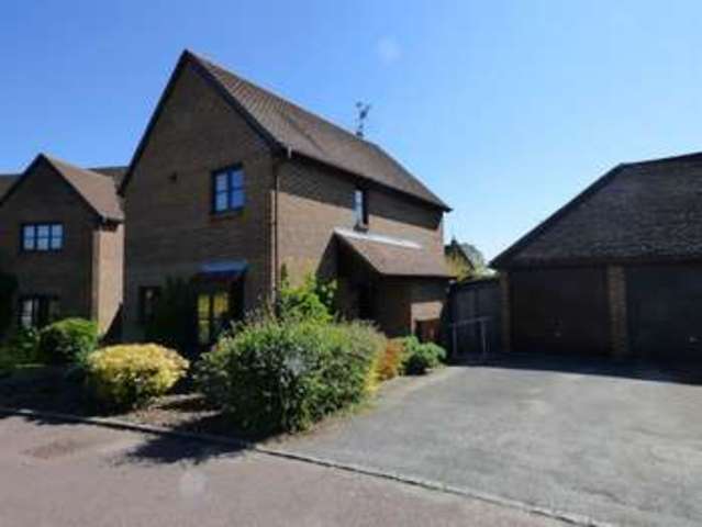  Image of 3 bedroom Detached house to rent in Deacon Close Wokingham RG40 at Deacon Close Wokingham Wokingham, RG40 1WF