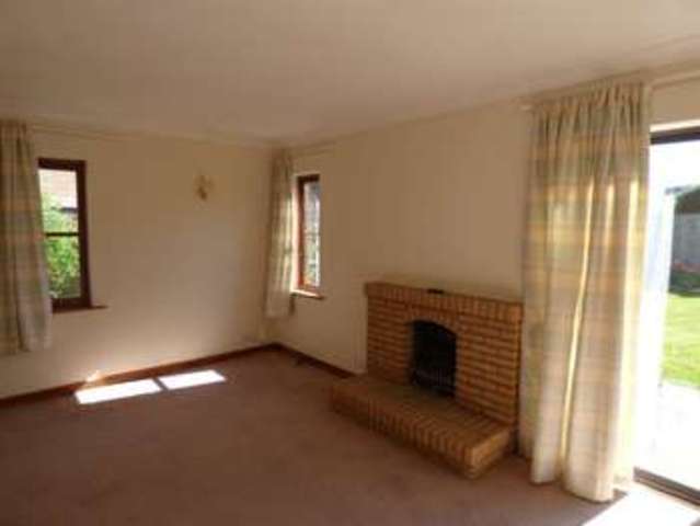  Image of 3 bedroom Detached house to rent in Deacon Close Wokingham RG40 at Deacon Close Wokingham Wokingham, RG40 1WF
