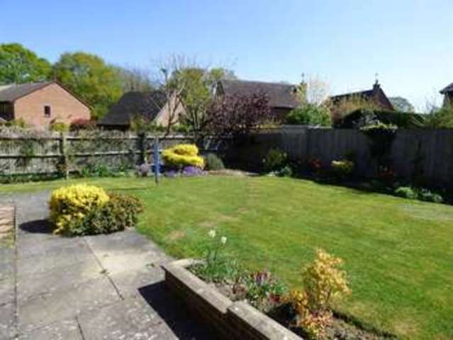 Image of 3 bedroom Detached house to rent in Deacon Close Wokingham RG40 at Deacon Close Wokingham Wokingham, RG40 1WF