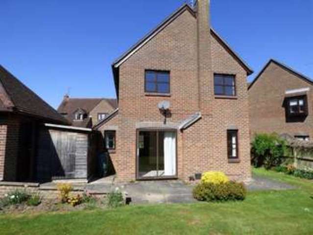  Image of 3 bedroom Detached house to rent in Deacon Close Wokingham RG40 at Deacon Close Wokingham Wokingham, RG40 1WF