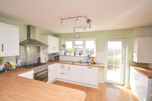  Image of 4 bedroom Property to rent in Woodside Avenue London N12 at Woodside Park, N12 8AN