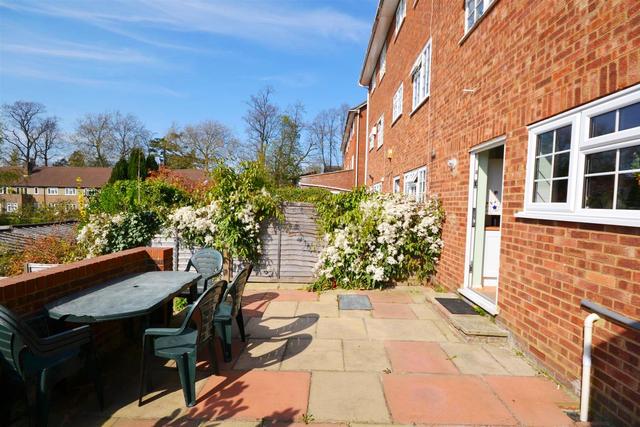  Image of 4 bedroom Property to rent in Woodside Avenue London N12 at Woodside Park, N12 8AN