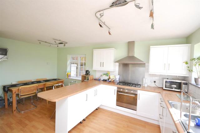  Image of 4 bedroom Property to rent in Woodside Avenue London N12 at Woodside Park, N12 8AN
